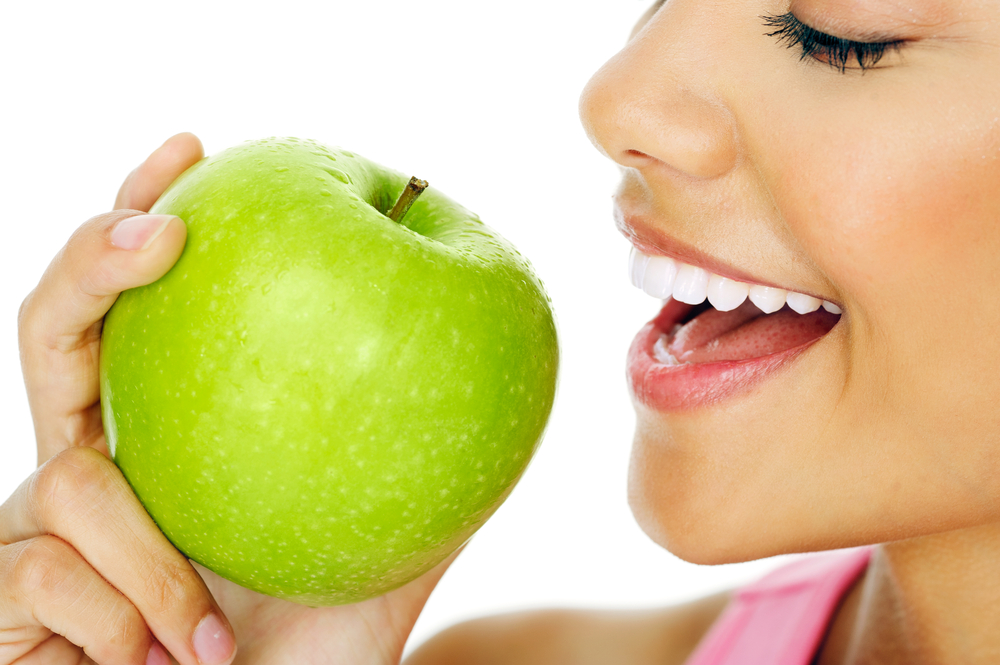 You are currently viewing How Diet Helps Your Smile?
