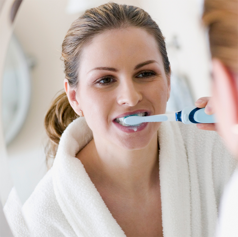 Фтор большой обман. Практикант стоматолог. 3д люди чистит зубы. All about dentist.